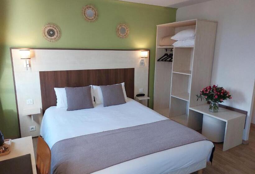 Семейный Номер, Logis Loire Hotel   Les Cocottes Restaurant