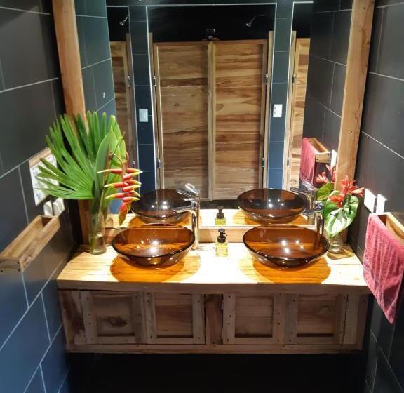 Кровать в Общей Комнате, Tukawa