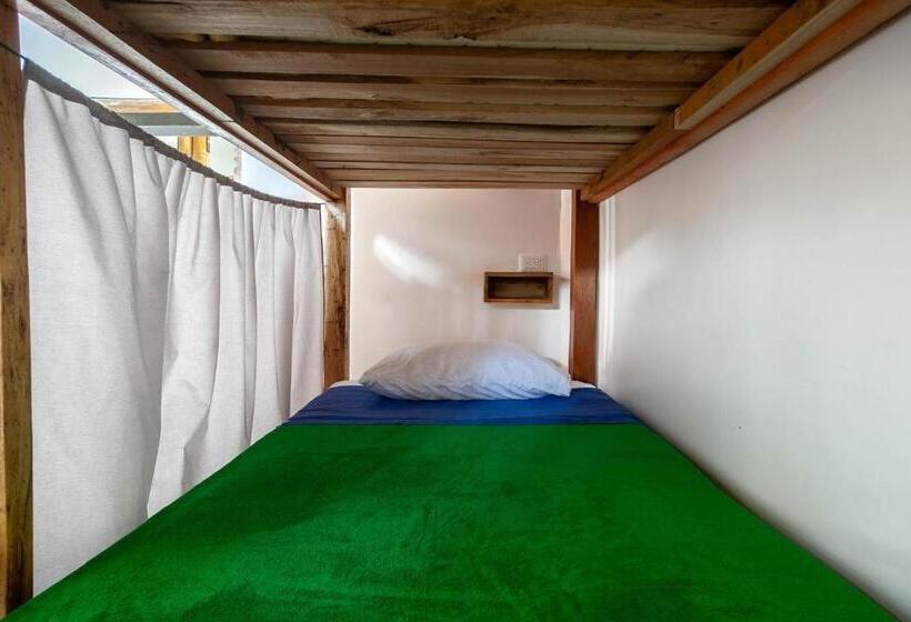 Кровать в Общей Комнате, Tukawa