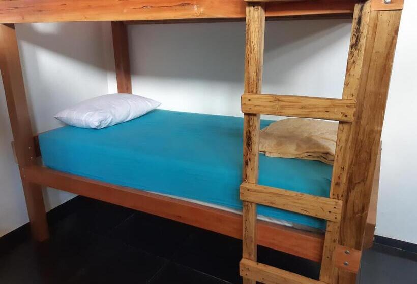 Кровать в Общей Комнате, Tukawa