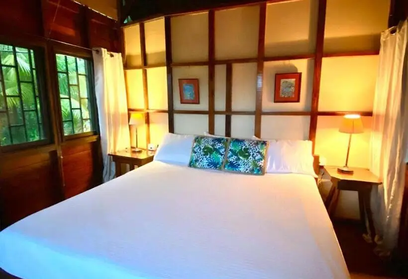 家族用バンガロー, Pacific Edge Eco Lodge