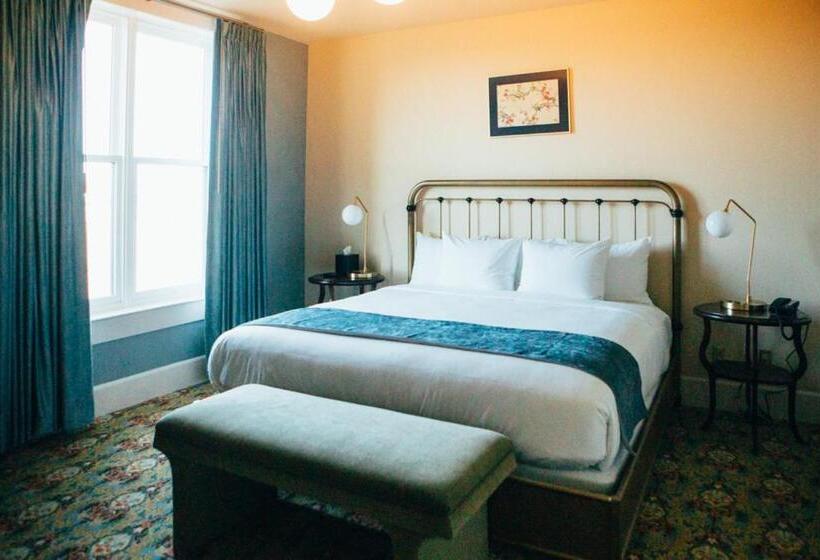 غرفة قياسية سرير كينج, Belvada