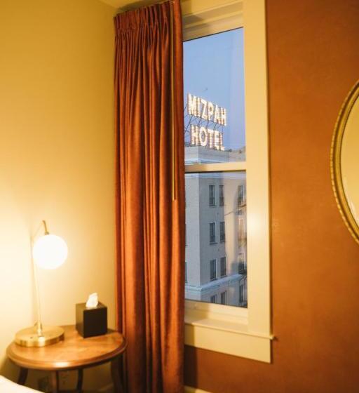 جناح سرير كينج, Belvada