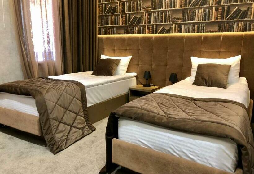 اتاق لوکس با بالکن, Kuprin