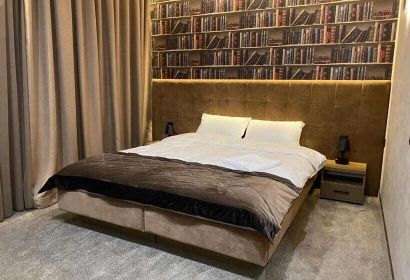 اتاق لوکس با بالکن, Kuprin