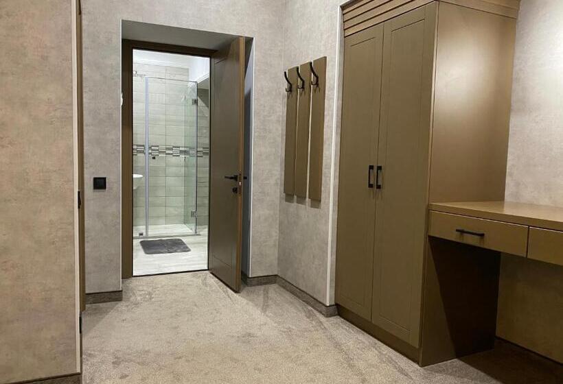 اتاق لوکس با بالکن, Kuprin