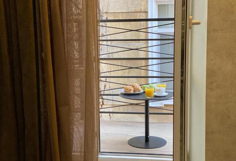 اتاق لوکس با بالکن, Kuprin