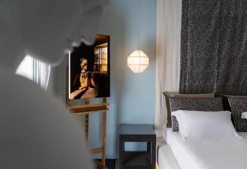 اتاق لوکس, Q92 Noto