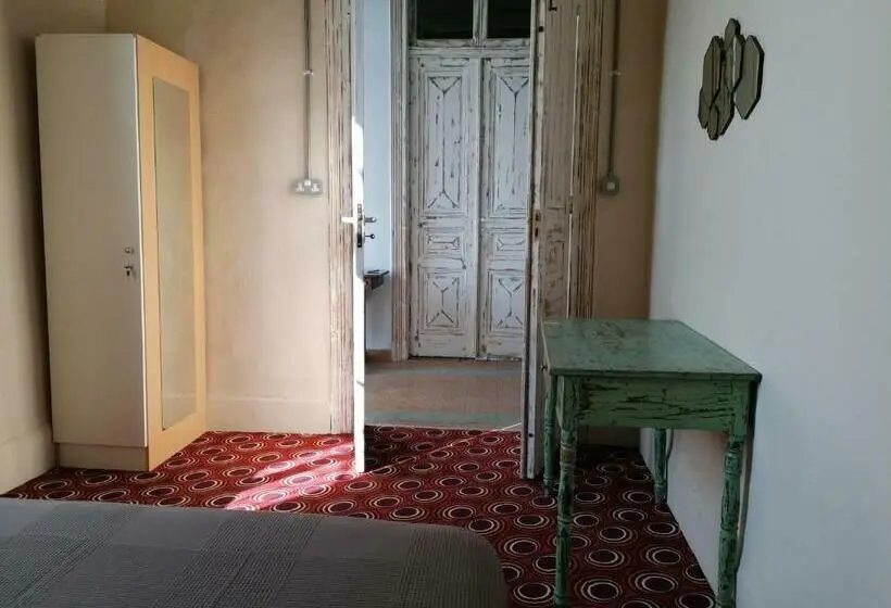 اتاق استاندارد با سرویس بهداشتی مشترک, Le Mat Hostel