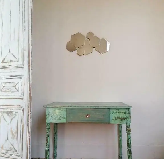 اتاق استاندارد با سرویس بهداشتی مشترک, Le Mat Hostel