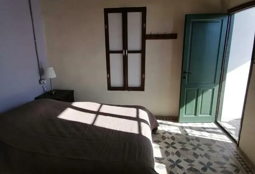 اتاق لوکس, Le Mat Hostel