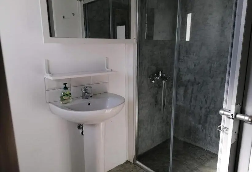 اتاق لوکس, Le Mat Hostel