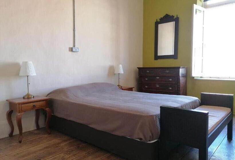 Camera Economy, Le Mat Hostel