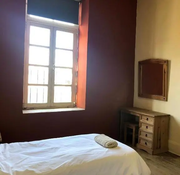 اتاق اکونومی, Le Mat Hostel