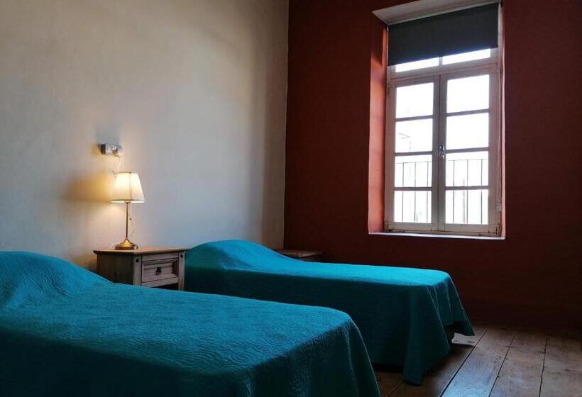 Camera Economy, Le Mat Hostel