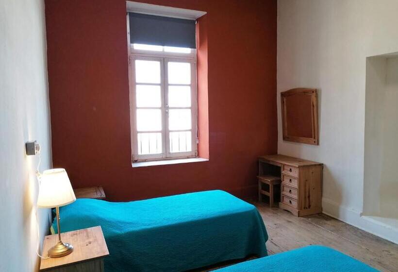 Camera Economy, Le Mat Hostel