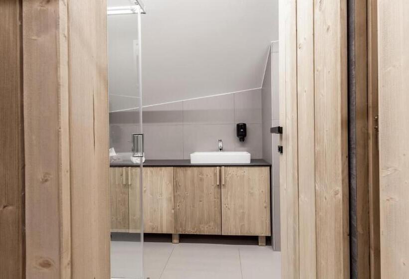 패밀리 룸, Chata Zázvor