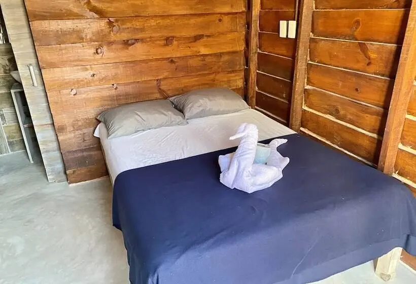 بانگلوی استاندارد, Akbal Holbox