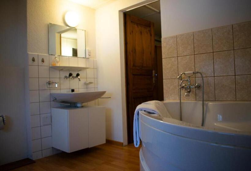 家庭间, Malixerhof