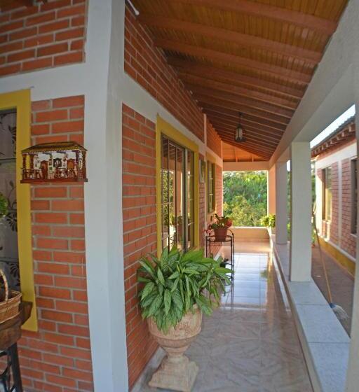 4间卧室的房子, Caraná