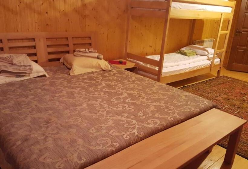 کلبه ییلاقی, Guest House In Carpathians