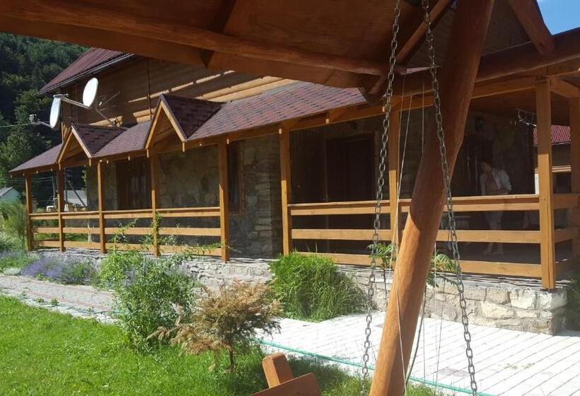 کلبه ییلاقی, Guest House In Carpathians