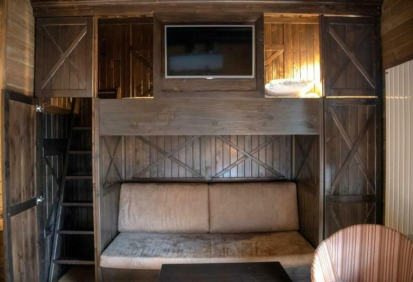 סוויטת ג'וניור, Maggie's Ranch