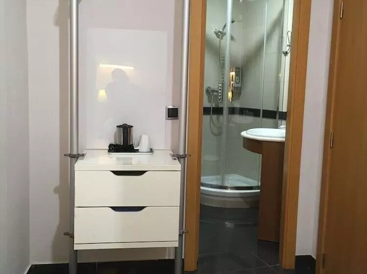 اتاق استاندارد یک نفره, Hostal Levante Barcelona