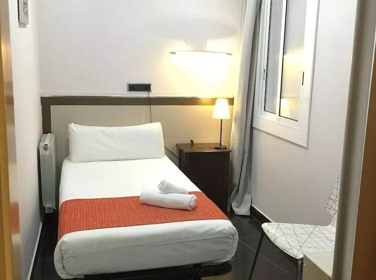 اتاق استاندارد یک نفره, Hostal Levante Barcelona