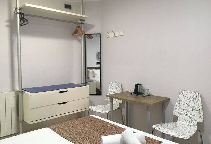 Номер Стандарт, Hostal Levante Barcelona