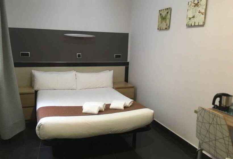 Номер Стандарт, Hostal Levante Barcelona