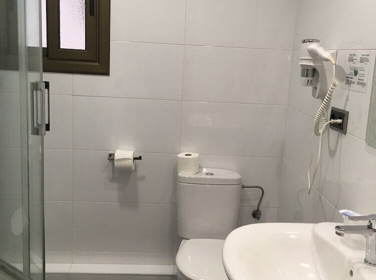 スタンダードトリプルルーム, Hostal Levante Barcelona