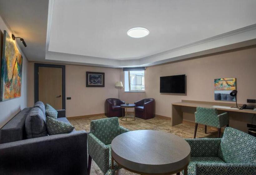 اتاق لوکس خانوادگی, Ayvazovsky