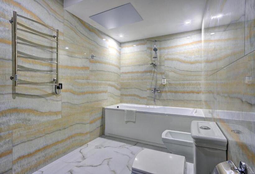 اتاق لوکس خانوادگی, Ayvazovsky