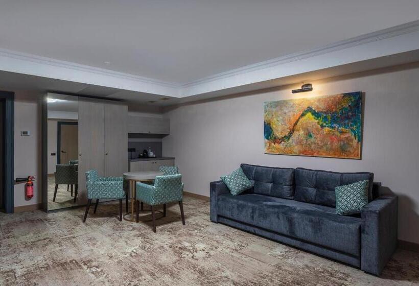 اتاق لوکس خانوادگی, Ayvazovsky