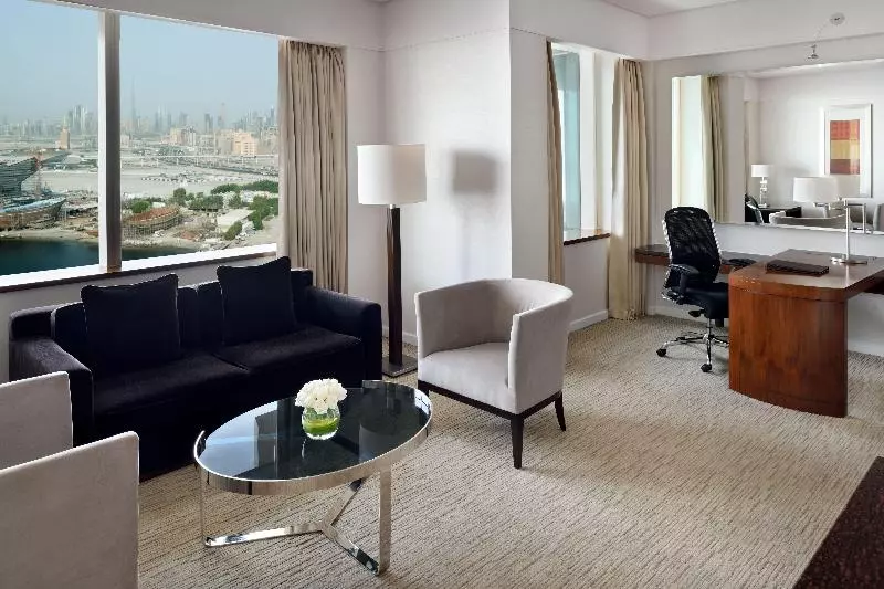 سوئیت با چشم‌انداز, Crowne Plaza Dubai Festival City