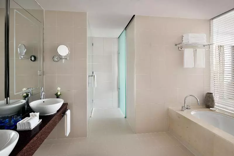 سوئیت با چشم‌انداز, Crowne Plaza Dubai Festival City