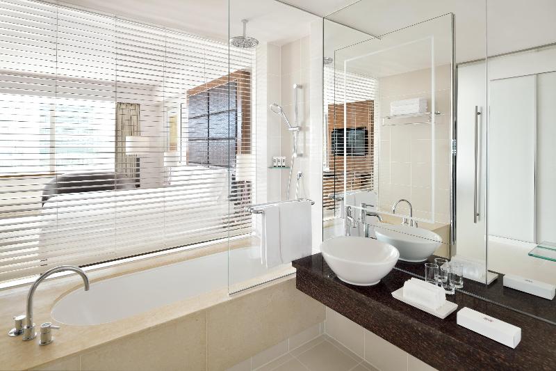 Номер Superior, Crowne Plaza Dubai Festival City