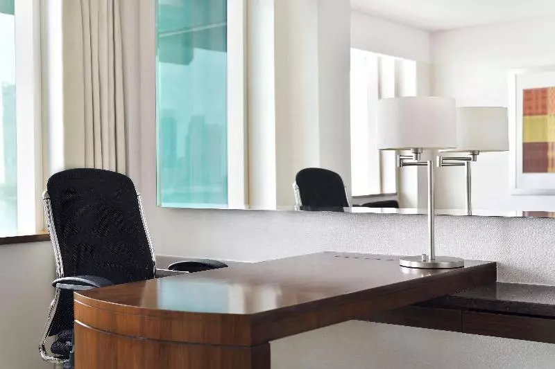 سوییت سوپریور, Crowne Plaza Dubai Festival City
