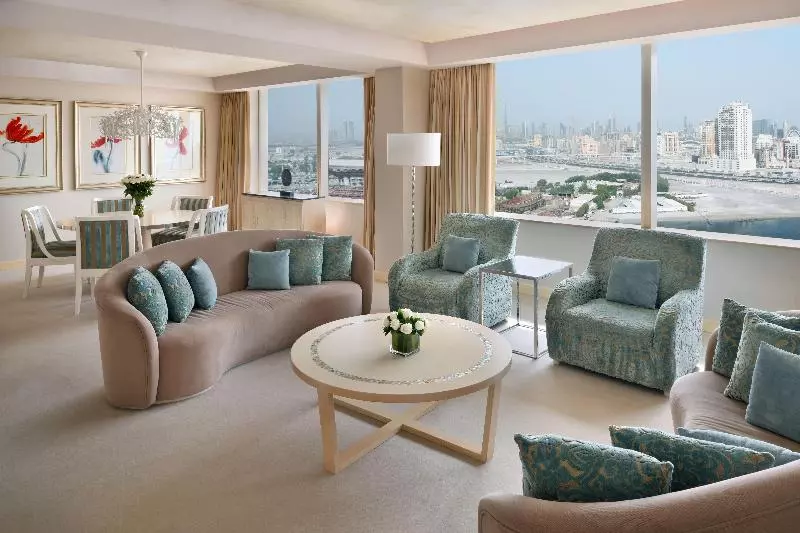 سوییت سوپریور, Crowne Plaza Dubai Festival City