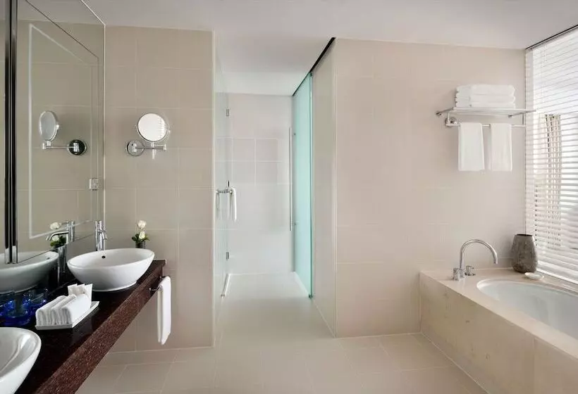 سوئیت با چشم‌انداز, Crowne Plaza Dubai Festival City
