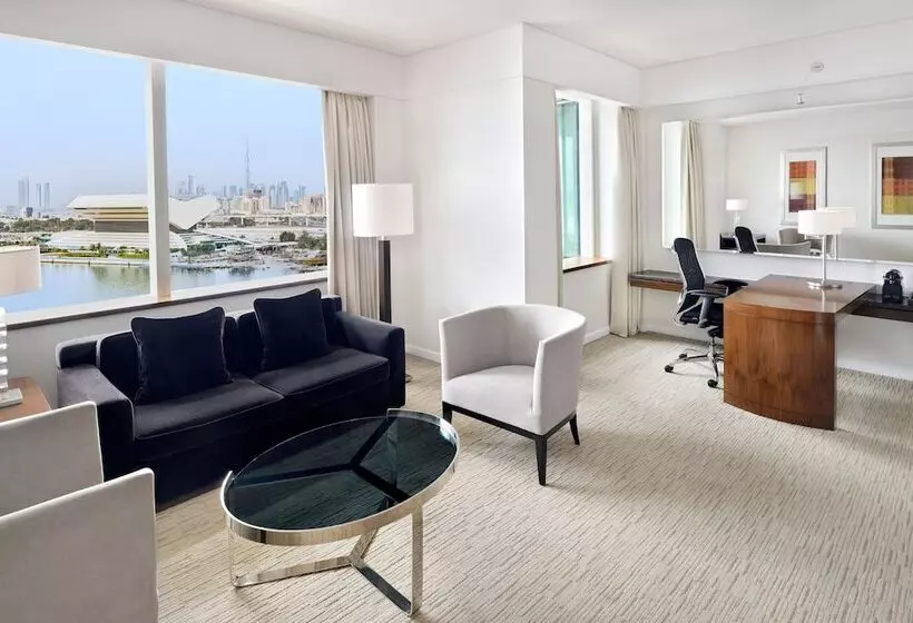 سوئیت با چشم‌انداز, Crowne Plaza Dubai Festival City