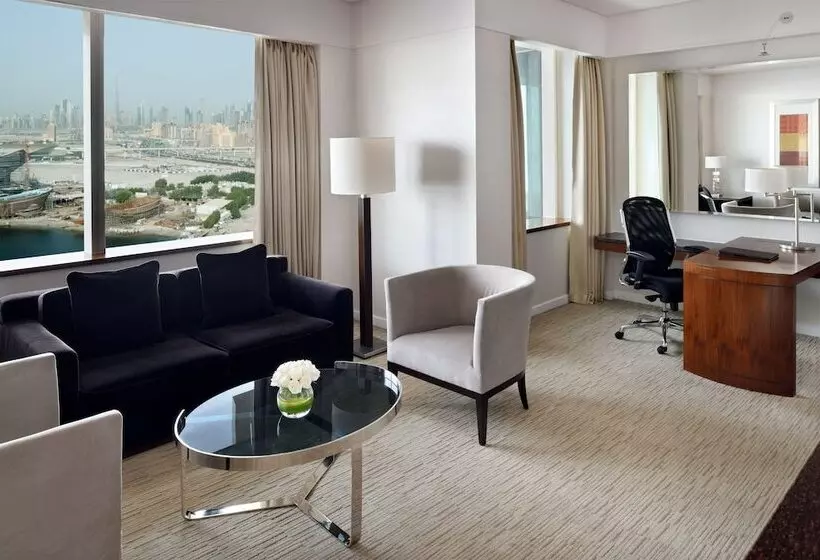 سوئیت با چشم‌انداز, Crowne Plaza Dubai Festival City