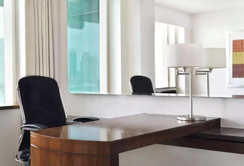 اتاق استاندارد با چشم‌انداز دریا, Crowne Plaza Dubai Festival City