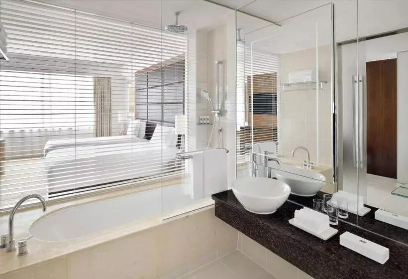 اتاق استاندارد با چشم‌انداز دریا, Crowne Plaza Dubai Festival City