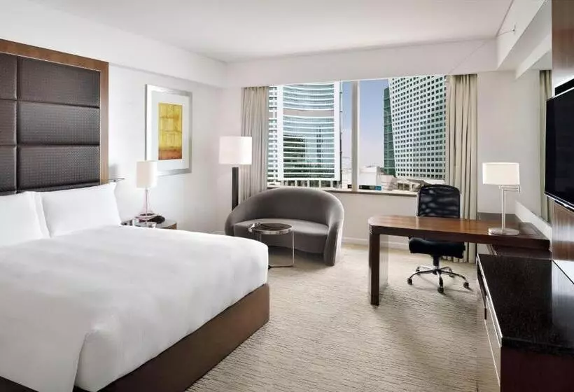 اتاق استاندارد با تخت بزرگ, Crowne Plaza Dubai Festival City