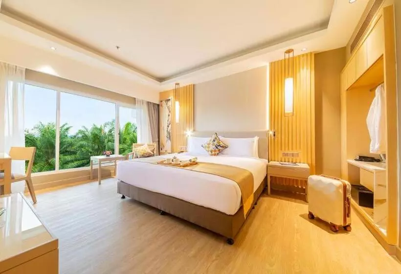 キングサイズベッドのデラックススイート, Glenmarie Hotel & Golf Resort