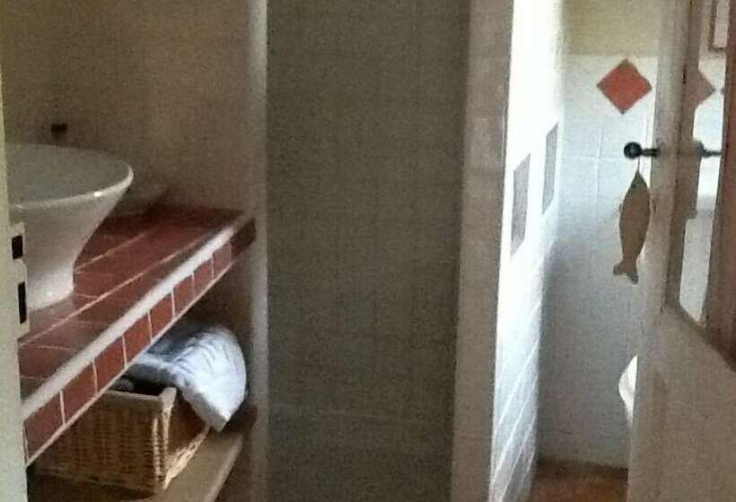 חדר סטנדרט לשלושה, Les Sapins