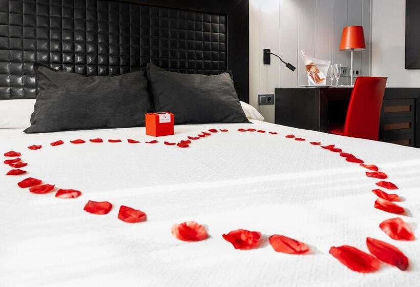 ロマンチックな部屋, Salles Hotel Aeroport De Girona