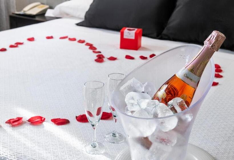 ロマンチックな部屋, Salles Hotel Aeroport De Girona